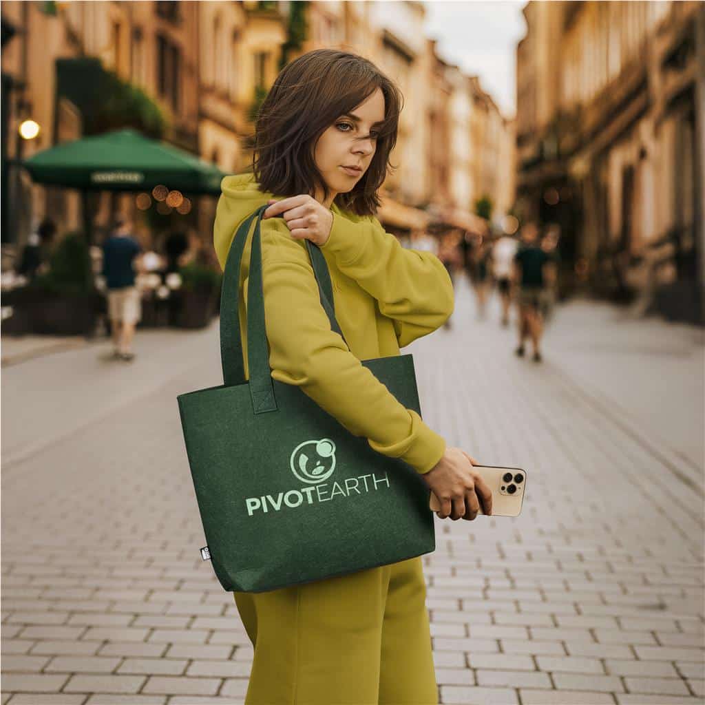 Okiyo Yoongi Recycled PET Felt Shopper 6 bg ok b g lifestyle